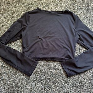 Black long sleeve crop top